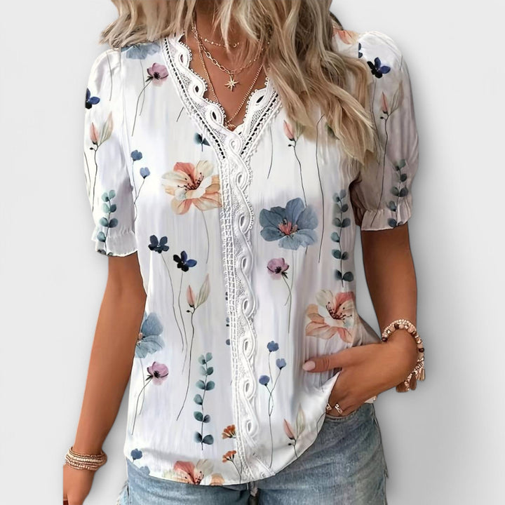Emily - Moderigtig bluse med spids halsudskæring